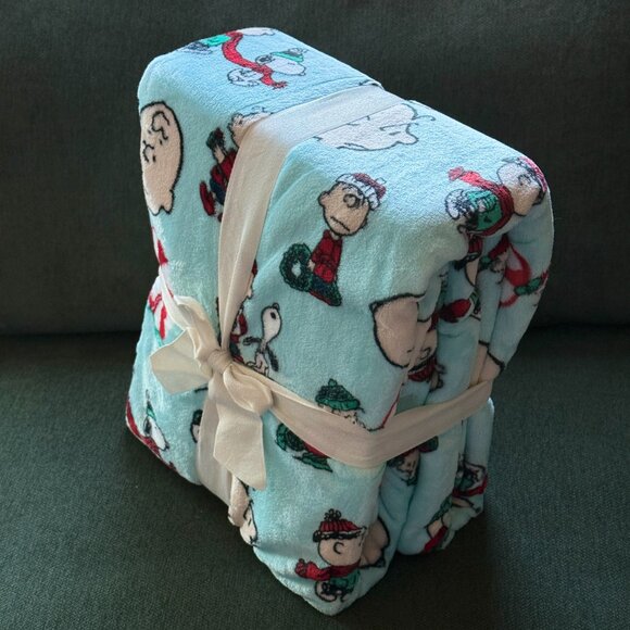 Charlie Brown and Snoopy Icy Blue Christmas Plush Blanket | Peanuts Winter 60x90 - Picture 3 of 7